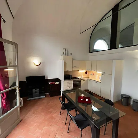 Intero Con Giardino In Palazzo Del 1600 Apartment *