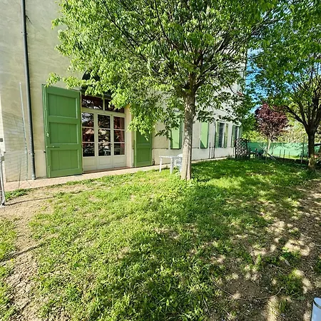 Intero Con Giardino In Palazzo Del 1600 Apartment *