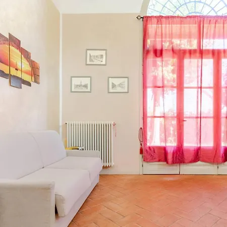 Intero Con Giardino In Palazzo Del 1600 아파트