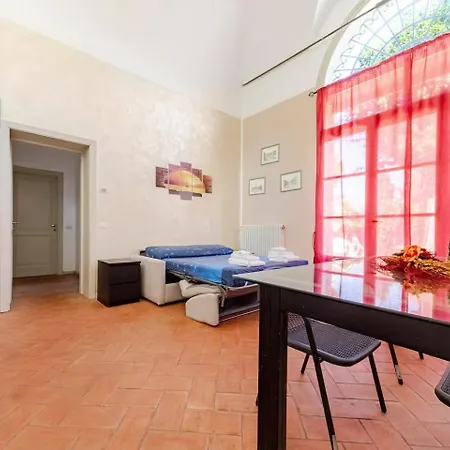Intero Con Giardino In Palazzo Del 1600 아파트 *