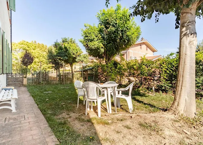 Intero Con Giardino In Palazzo Del 1600 *