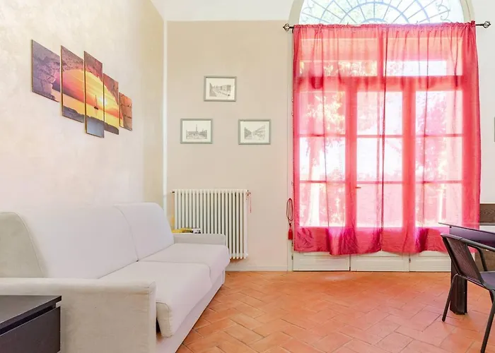 Intero Con Giardino In Palazzo Del 1600 아파트